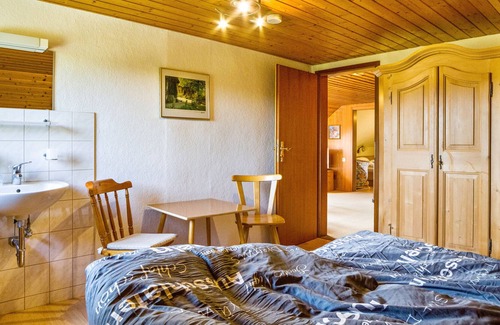 Hinterzarten Apartamento | Holiday Apartment 'Ferienwohnung Oberzarten' with Shared Garden & Wi-Fi