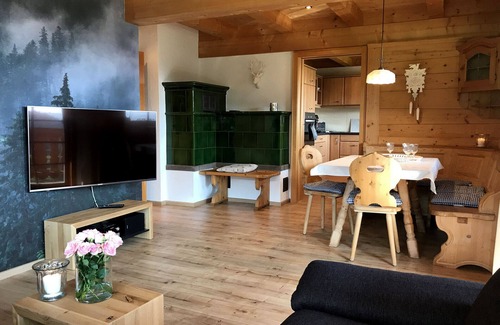 Hinterzarten Apartamento | Holiday Apartment 'Hirschsprung' with Mountain View, Private Terrace and Wi-Fi