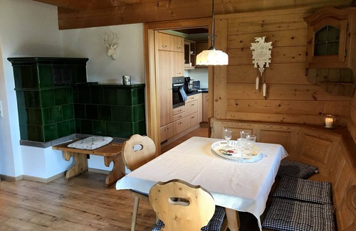 Hinterzarten Apartamento | Holiday Apartment 'Hirschsprung' with Mountain View, Private Terrace and Wi-Fi