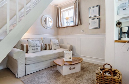 Neuenkirchen Apartamento | Apartamento 'Gästewohnung Am See - Maisonette' con terraza privada, jardín privado y Wi-Fi
