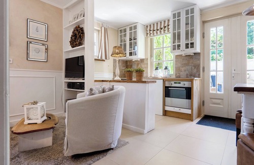Neuenkirchen Apartamento | Apartamento 'Gästewohnung Am See - Maisonette' con terraza privada, jardín privado y Wi-Fi