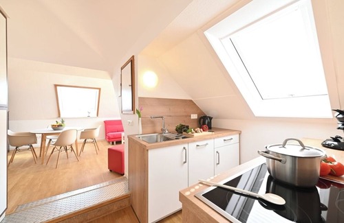 Enzisweiler Apartamento | Apartamento vacacional 'Dinkelbach Landhaus 1 B Sommerfeeling' con vistas al lago y Wi-Fi