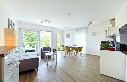 Enzisweiler Apartamento | Apartamento vacacional 'Dinkelbach Feriendomicil 2 B Flair' con vistas a la montaña y ascensor