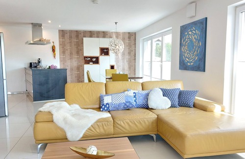 Enzisweiler Apartamento | Apartamento vacacional 'Dinkelbach 2 E' con vistas a la montaña, terraza privada y Wi-Fi