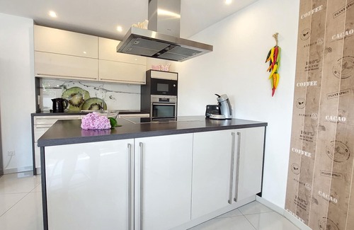 Enzisweiler Apartamento | Apartamento vacacional 'Dinkelbach 2 E' con vistas a la montaña, terraza privada y Wi-Fi
