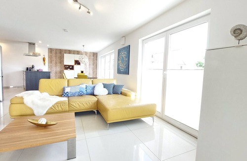 Enzisweiler Apartamento | Apartamento vacacional 'Dinkelbach 2 E' con vistas a la montaña, terraza privada y Wi-Fi
