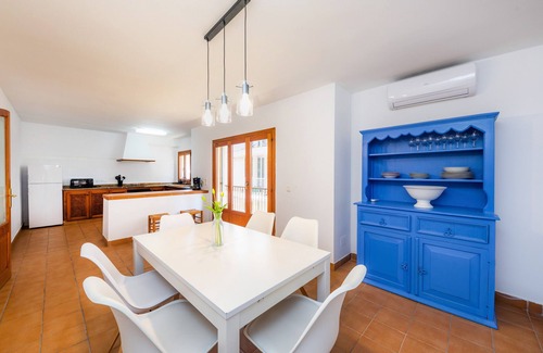 Es Pelats Apartamento | Apartamento vacacional 'Es Port' cerca de la playa con vistas al mar, terraza y Wi-Fi