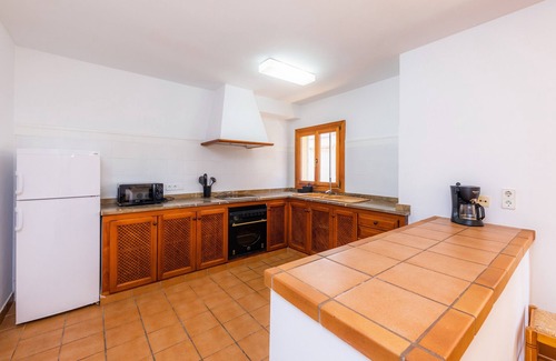 Es Pelats Apartamento | Apartamento vacacional 'Es Port' cerca de la playa con vistas al mar, terraza y Wi-Fi