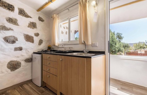Tuineje Apartamento | Apartamento vacacional 'Elysium Olival en Casa La Fuentita' con vistas a la montaña, Solo Adultos
