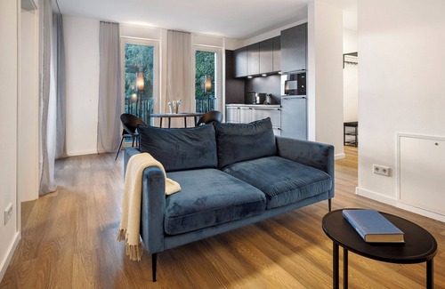 Altenbeken Apartamento | Apartamento vacacional "Egge Resort 7f" con balcón, jacuzzi y sauna