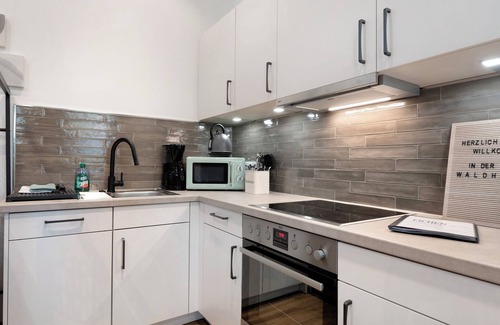 Strohen Apartamento | Apartamento vacacional "Eichengeflüster Waldhütte" con gran terraza cubierta en Ströhen