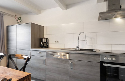 Oesterwurth Casa | Apartamento vacacional 'Ferienhaus Op'n Doerp' con terraza privada, jardín privado y Wi-Fi