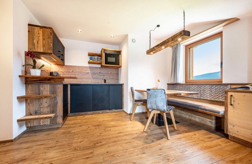Terento Apartamento | Apartamento vacacional "Forchnerhof Apt 3" con vistas a la montaña, 2 terrazas privadas y Wi-Fi