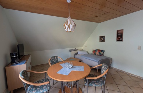 Weigendorf Apartamento | Apartamento vacacional 'Gerda' con vistas a la montaña, balcón y Wi-Fi