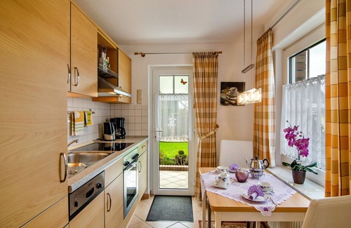 Riepe Apartamento | Apartamento vacacional "Gerken Amselnest" con terraza privada, jardín privado y wifi