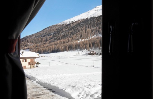 Livigno Apartamento | Apartamento vacacional 'Giotto Casa Cambra' con vistas a la montaña