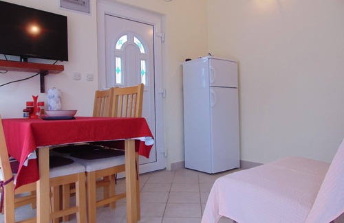 Cove Donja Krusica (Donje selo) Apartamento | Apartamento de vacaciones Grohote para 1 - 4 personas con 2 dormitorios - Casa adosada