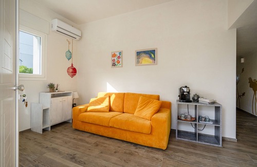 Savelletri Apartamento | Apartamento vacacional "Gufo Di Mare - Giallo" con vistas al mar, terraza privada y Wi-Fi