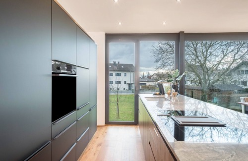 Dornbirn Apartamento | Apartamento vacacional "Haus Am Anger Dornbirn 2" con terraza compartida y Wi-Fi