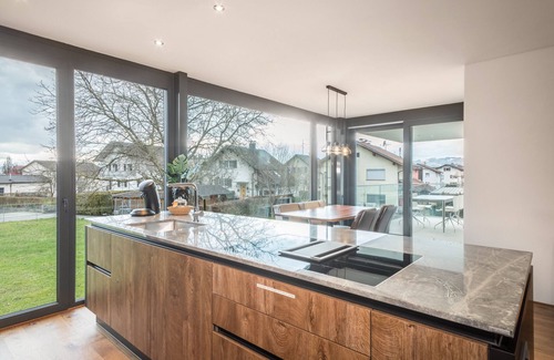 Dornbirn Apartamento | Apartamento vacacional "Haus Am Anger Dornbirn 2" con terraza compartida y Wi-Fi