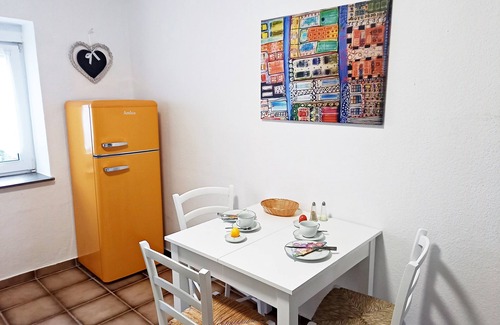Metternich Apartamento | Apartamento vacacional 'Haus Uni Koblenz Wohnung 1' con terraza comunitaria y wifi