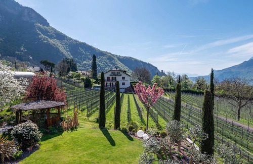 Terlano Apartamento | Apartamento vacacional "Haus Rosengarten D" con vistas a la montaña, terraza privada y Wi-Fi