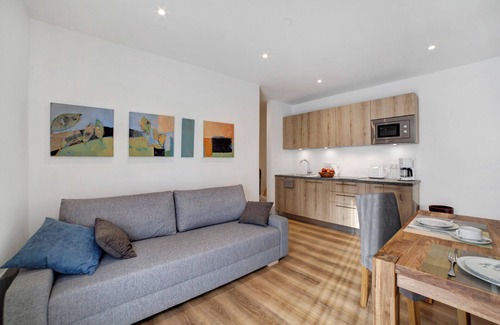 Tirolo Apartamento | Apartamento vacacional "Haus Vergissmeinnicht" con vistas a la montaña, jardín y Wi-F