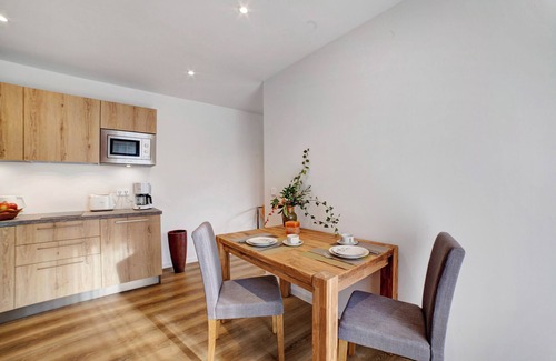 Tirolo Apartamento | Apartamento vacacional "Haus Vergissmeinnicht" con vistas a la montaña, jardín y Wi-F