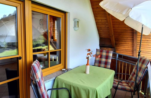 Elzach Apartamento | Holiday Apartment 'Herrschaftssitz' with Shared Terrace, Shared Garden and Wi-Fi