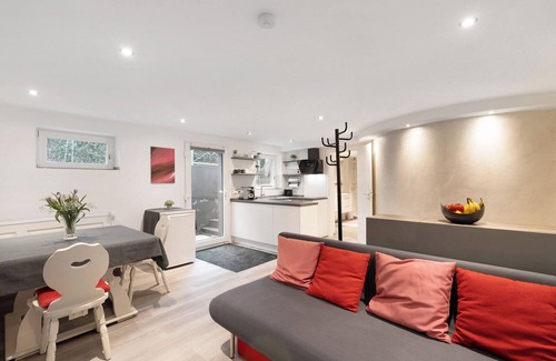 Otigheim Apartamento | Apartamento vacacional 'Hochwertige Ferienwohnung Ötigheim' con jardín comunitario, wifi y aire acondicionado
