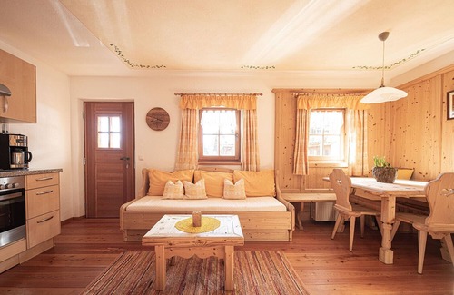 Campo Tures Apartamento | Apartamento vacacional "Himmelschlüssel" con vistas a la montaña, 2 terrazas privadas y Wi-Fi