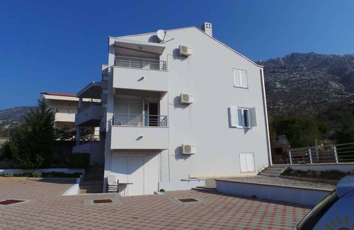Ribarica Apartamento | Holiday apartment with use of pool and balcony