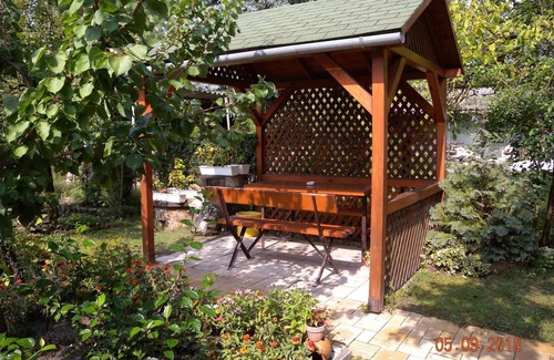 Balatonboglar Apartamento | Apartamento vacacional con pabellón de jardín en el medio