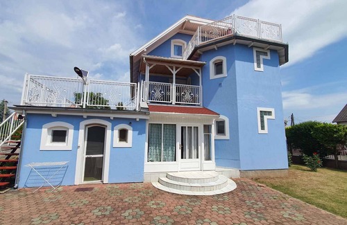 Balatonfured Apartamento | Apartamento vacacional con terraza e inalámbrico