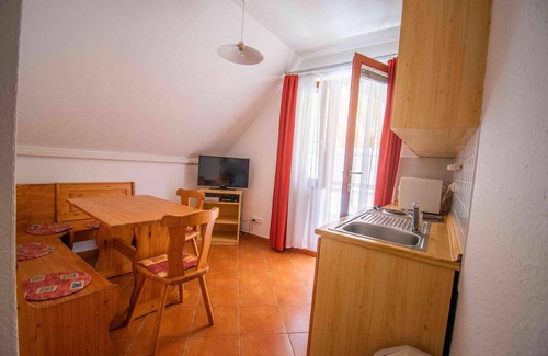 Balatonlelle Apartamento | Apartamento vacacional 250 metros de la playa.