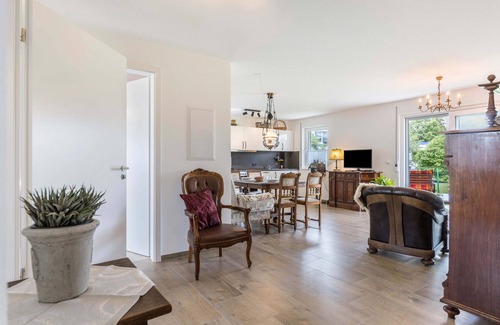 Albstadt Apartamento | Apartamento vacacional en encantador estilo Gründerzeit/Art Nouveau; obra nueva