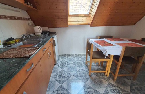 Fonyod Apartamento | Apartamento vacacional en una zona tranquila con jardín