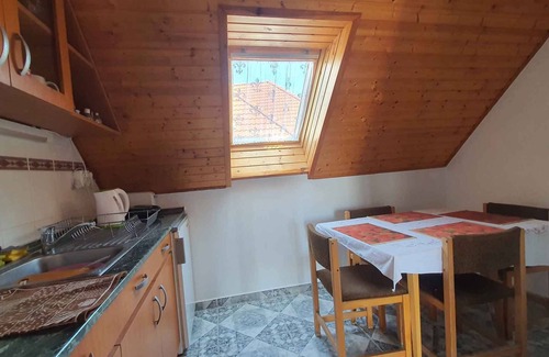 Fonyod Apartamento | Apartamento vacacional en una zona tranquila con jardín