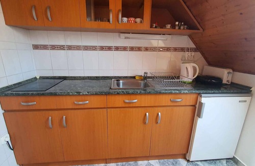 Fonyod Apartamento | Apartamento vacacional en una zona tranquila con jardín
