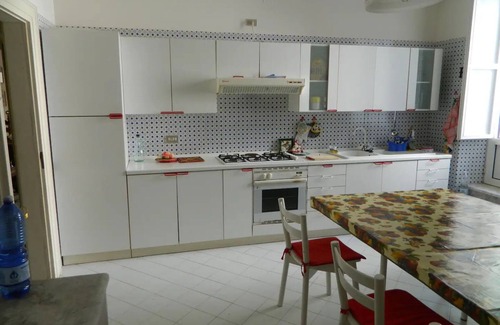 Ariano Irpino Apartamento | Apartamento vacacional "Casa Vela" con vistas a la montaña, terraza privada y Wi-Fi