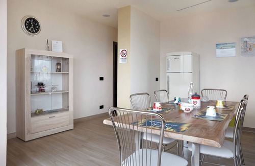 Niella Belbo Apartamento | Apartamento vacacional "Nigella Langhe Home" con vistas a la montaña, balcón y Wi-Fi