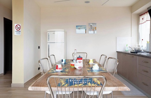 Niella Belbo Apartamento | Apartamento vacacional "Nigella Langhe Home" con vistas a la montaña, balcón y Wi-Fi