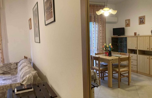 Rosapineta Apartamento | Apartamento vacacional con aire acondicionado, lavadora y balcón