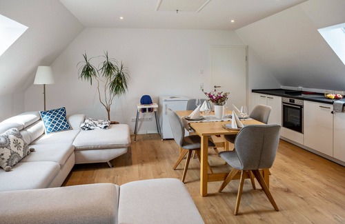 Kirchzarten Apartamento | Apartamento vacacional Kühn con vistas a la montaña y Wi-Fi