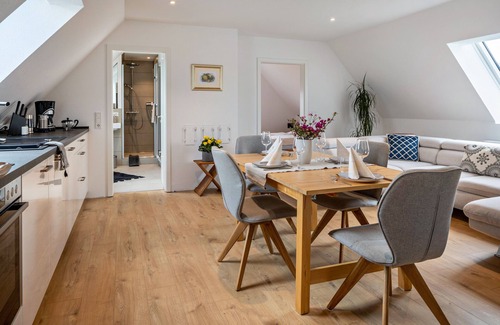Kirchzarten Apartamento | Apartamento vacacional Kühn con vistas a la montaña y Wi-Fi