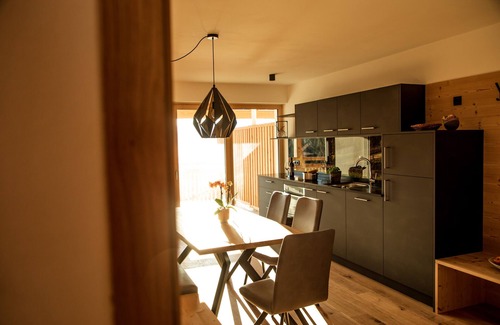 Terento Apartamento | Apartamento vacacional "Kieserhof Alm" con vistas a la montaña, terraza privada y Wi-Fi