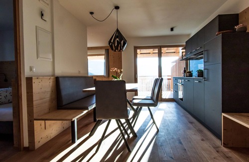 Terento Apartamento | Apartamento vacacional "Kieserhof Alm" con vistas a la montaña, terraza privada y Wi-Fi