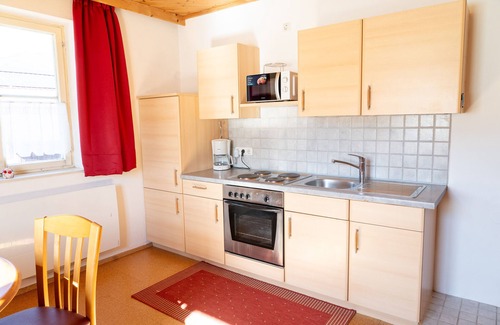 Goldegg Apartamento | Apartamento vacacional "Knollgut Buchberg" con vistas a la montaña, terraza compartida y Wi-Fi