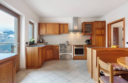 Campolasta Apartamento | Apartamento vacacional 'Kuhglocke' con vistas a la montaña, terraza privada y Wi-Fi