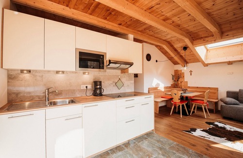 Luson Apartamento | Apartamento vacacional "Lahnbach Großkarneid" en un bello paisaje con vistas a la montaña